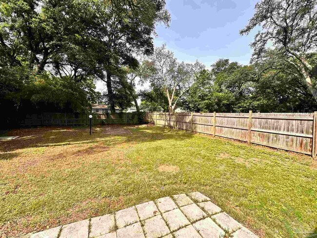 Building Photo - 13 Elegans Ave