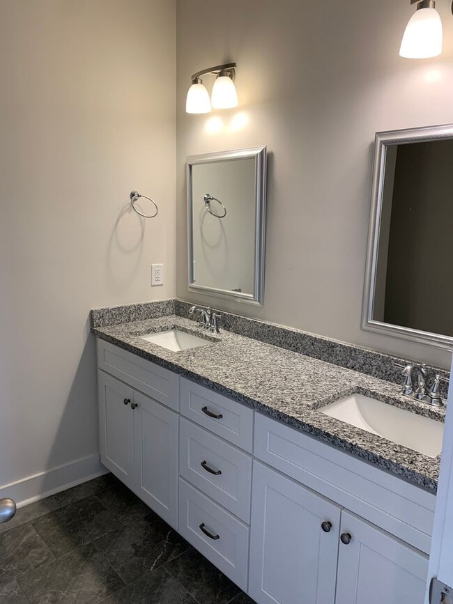 Building Photo - Owens Crossing Townhome