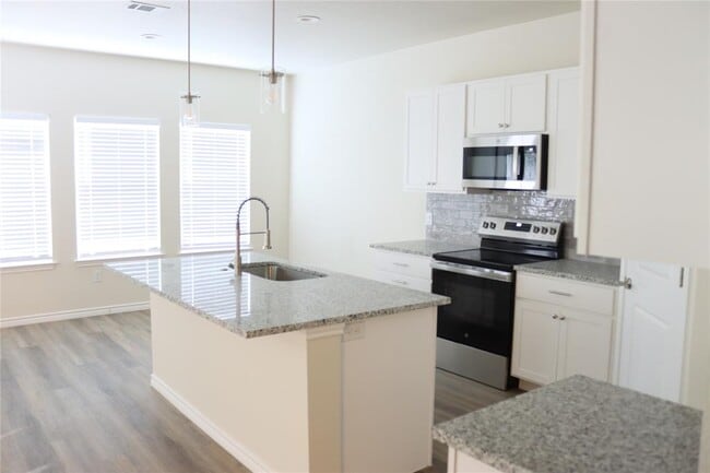 Building Photo - 518 Whirlaway Dr