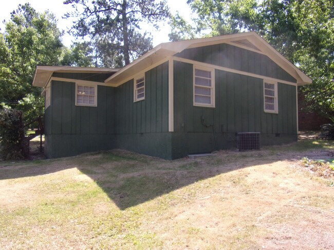 Building Photo - r4423
