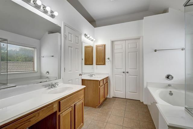 Building Photo - 9817 Bradford Grove Dr