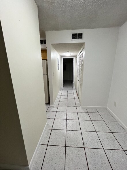 Primary Photo - 2260 W 53rd Pl