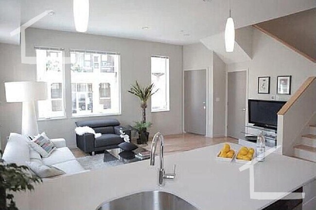 Building Photo - Large 5 bed in Allston