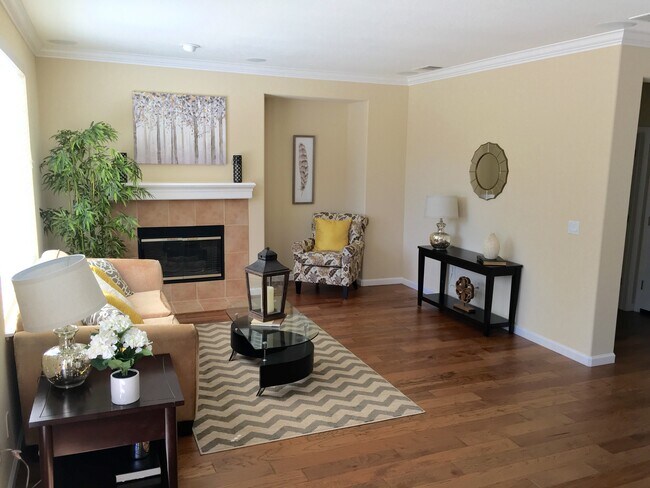 Family room with fireplace - 928 Baines St