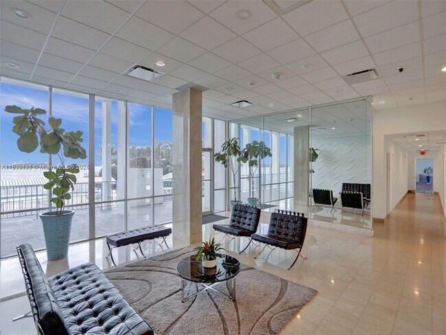 Building Photo - 11930 N Bayshore Dr