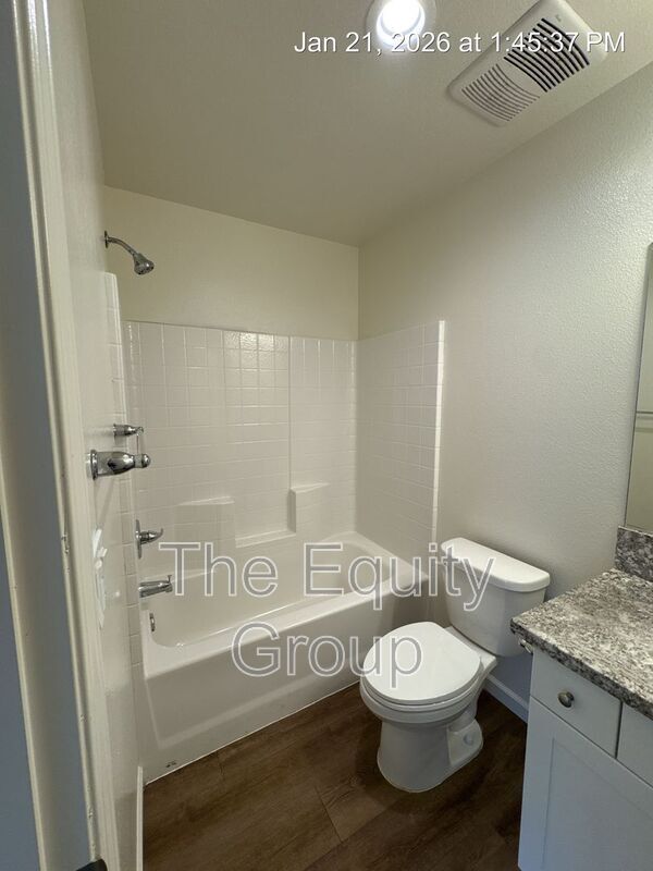 Building Photo - 414 S Summit St