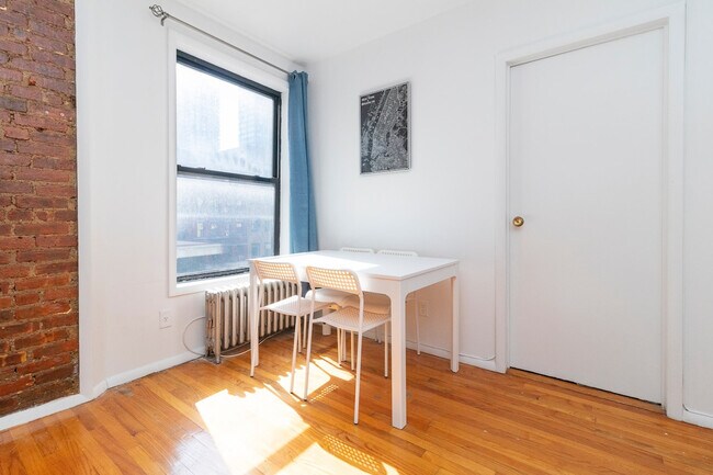 Building Photo - 1789 1st Ave