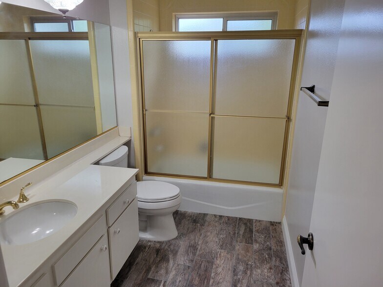 Building Photo - 10651 Baton Rouge Pl