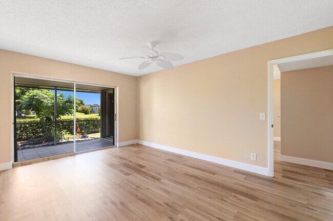 Building Photo - 12015 Greenway Cir S