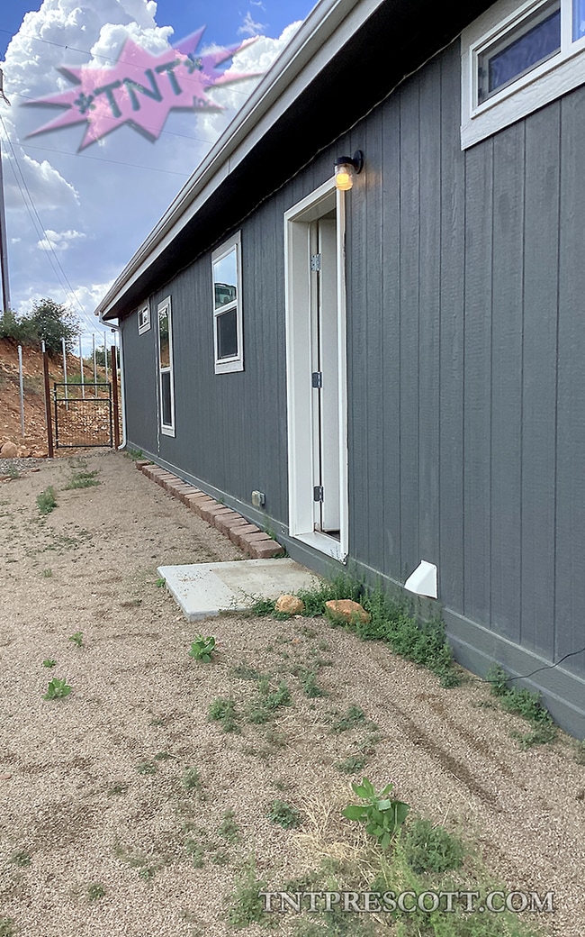 Building Photo - Home in Dewey Humboldt