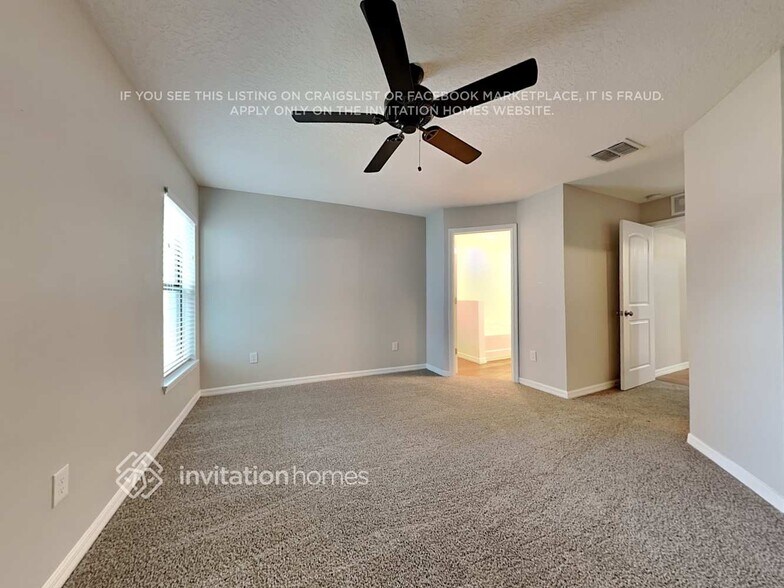 Building Photo - 11833 Thicket Wood Dr