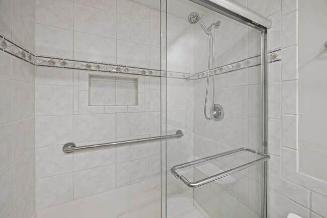 Building Photo - Available 9/1. Awesome 1 BR/1.5 BA Apartme...