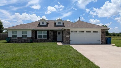 Building Photo - 606 Sarah Ct