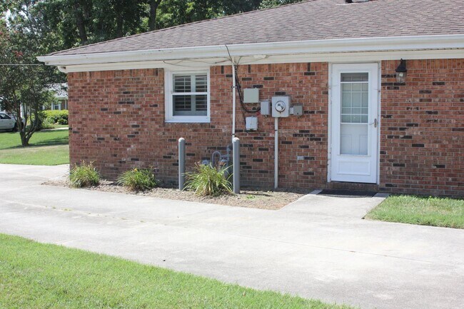 Building Photo - Beautiful Single Family Home in Great Neck Estates