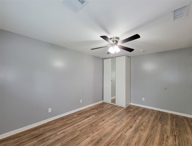 Building Photo - 5846 Ettrick Dr