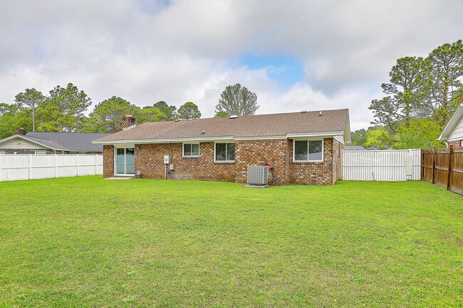 Building Photo - Gorgeous Family Home in Summerville!