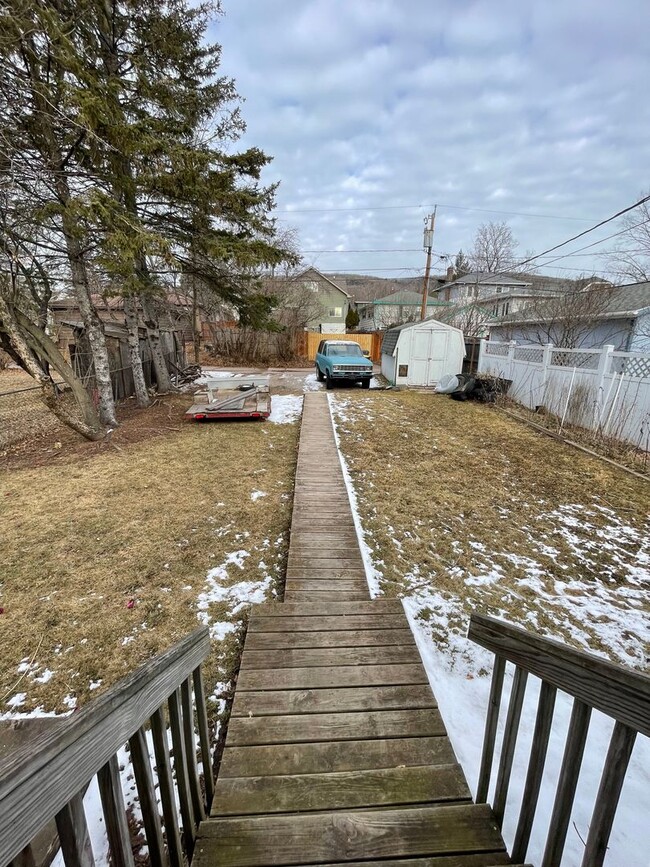 Building Photo - AVAILABLE JULY - 3 BEDROOM/1.5 BATHROOM HOME