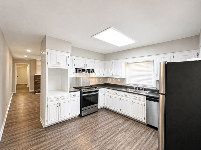Building Photo - 4520 Dorset Cir