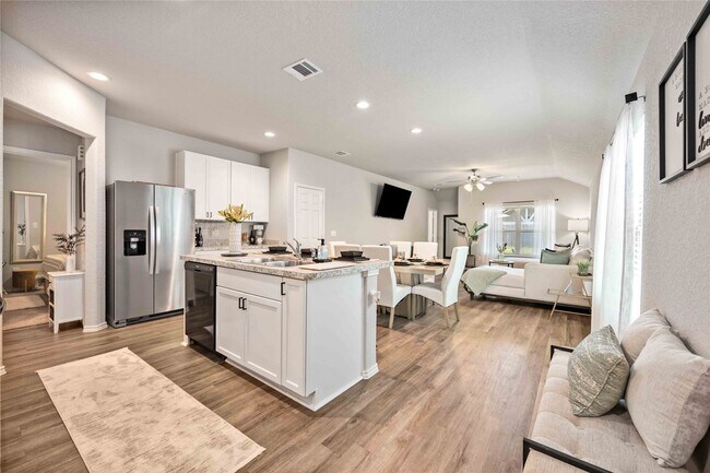 Building Photo - 10527 Meadow Saffron Dr