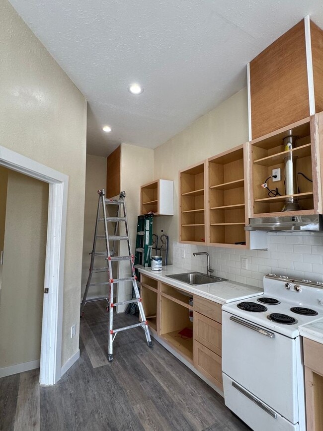 Building Photo - 902 S 29th Ave