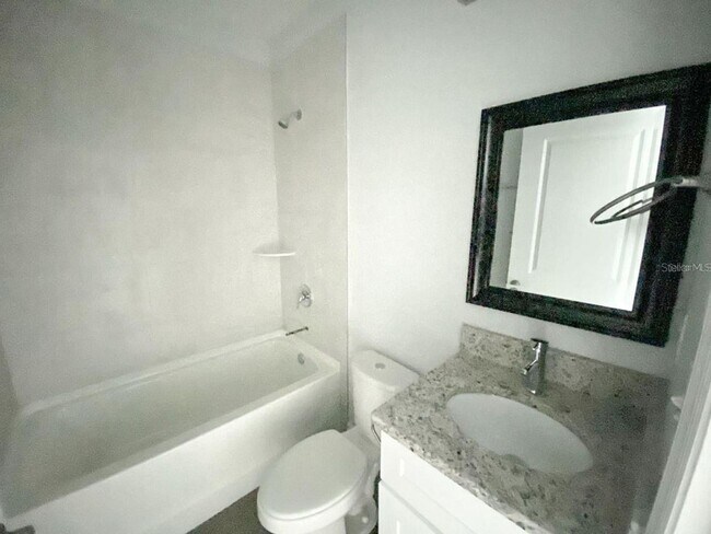Building Photo - TAKE ADVANTAGE TODAY. AMAZING Duplex***** ...
