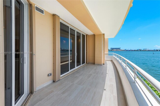 Building Photo - 808 Brickell Key Dr