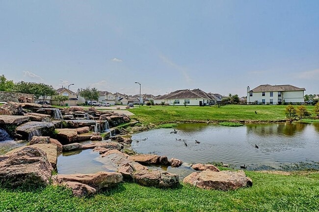 Building Photo - 10903 Windfern Lakes St