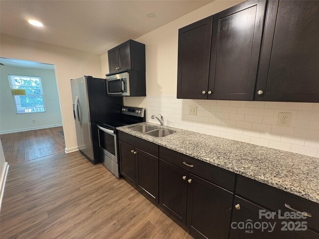 Building Photo - 2827 Morson St