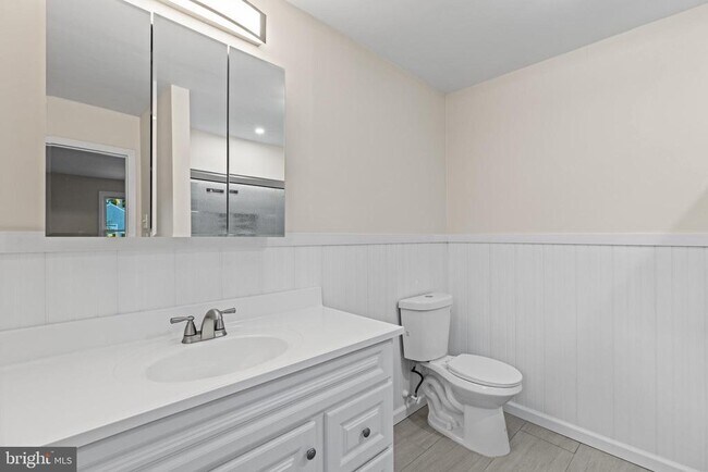 Building Photo - 705 Devon Rd