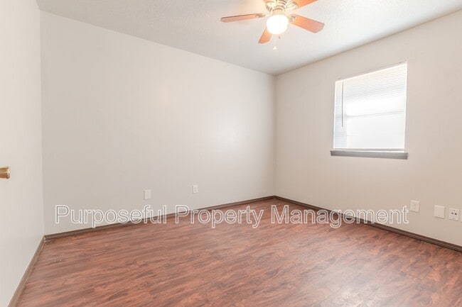 Building Photo - 514 N Ponca Ave