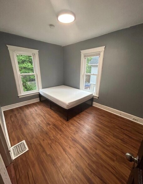 Building Photo - 36 Mill St