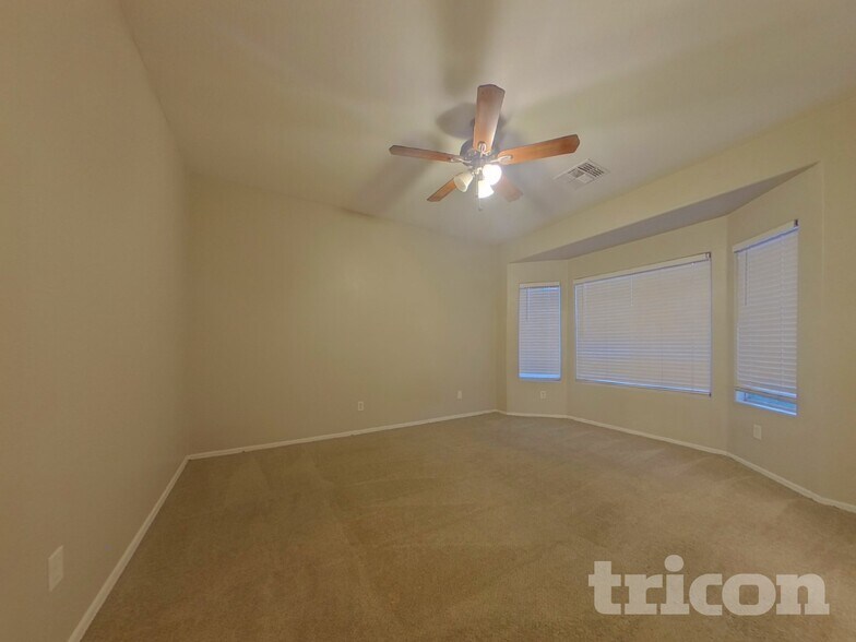 Building Photo - 11638 W Jackson St