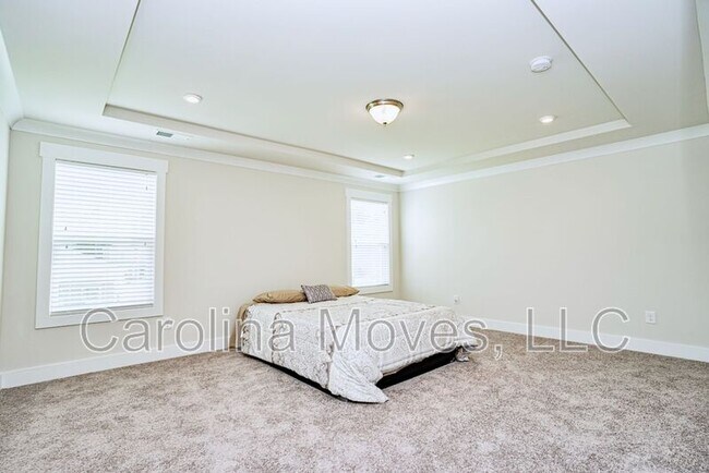 Building Photo - 14 Larson Dr