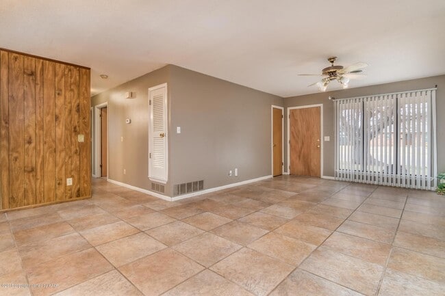 Building Photo - 5103 Mesa Cir