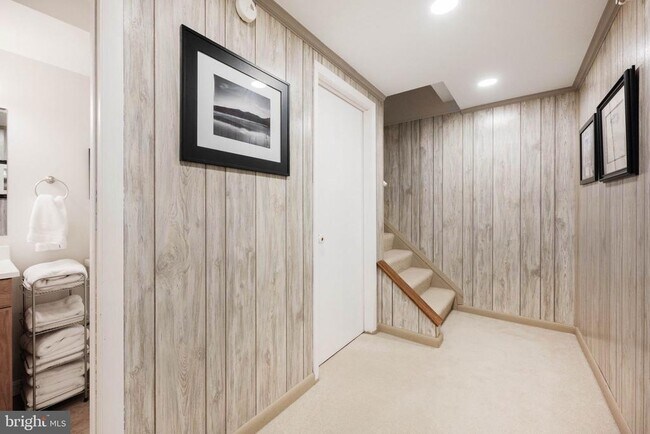 Building Photo - 10906 Carters Oak Way