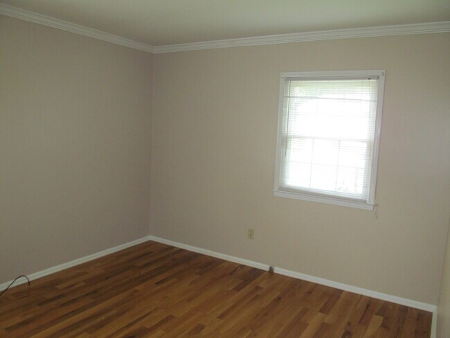Building Photo - Brick Ranch in Rural Hall with fenced back...