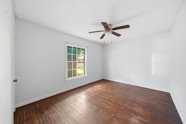 Building Photo - 410 Live Oak St