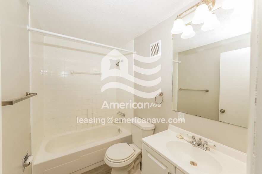 Building Photo - 30 Tilegate Glen