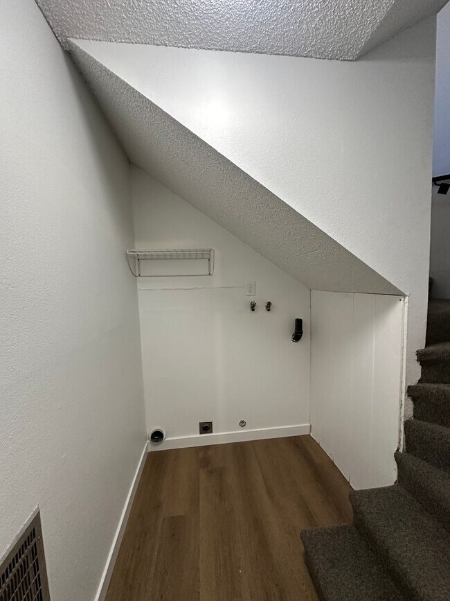 Building Photo - SPACIOUS 3-BEDROOM HOME NEAR OREGON TECH AND SKY LAKES  Located just 1.5 miles from Oregon Tech a...