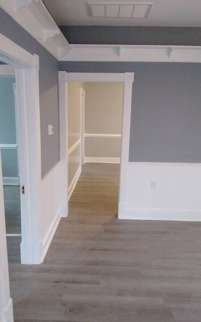 Building Photo - 2 bedroom house in Colonial Heights