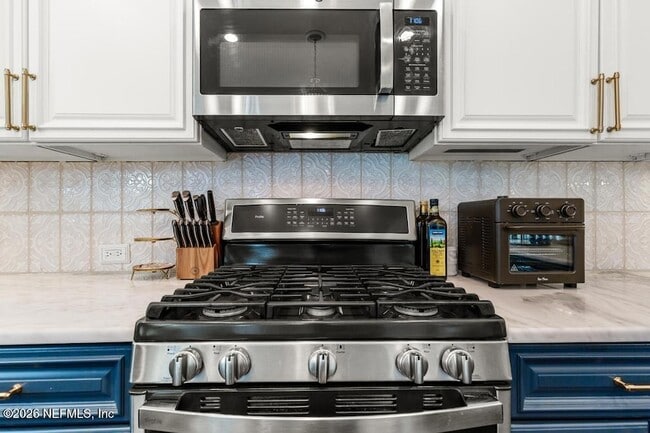 Building Photo - 1175 Eagle Point Dr