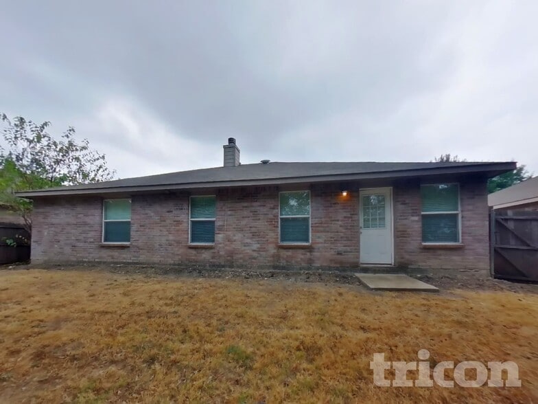 Building Photo - 2506 Eastwood Dr