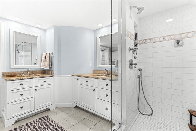 Building Photo - 2 Phillips Pond Rd