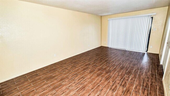 Building Photo - 3035 Walnut Bend Ln