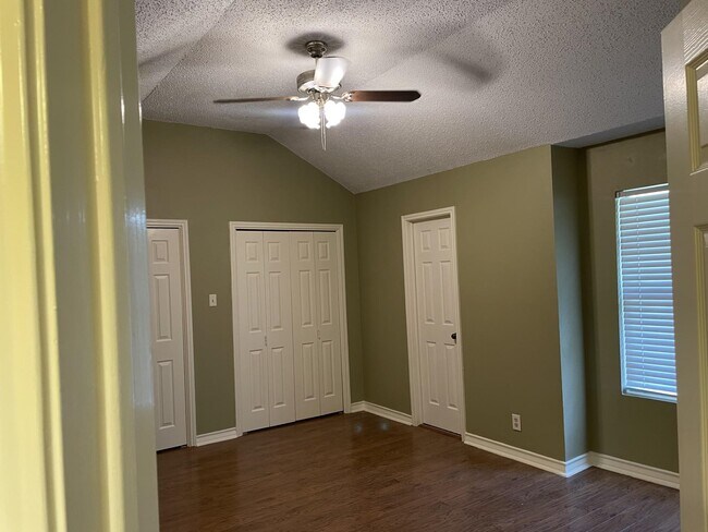 Building Photo - 101 Martingale