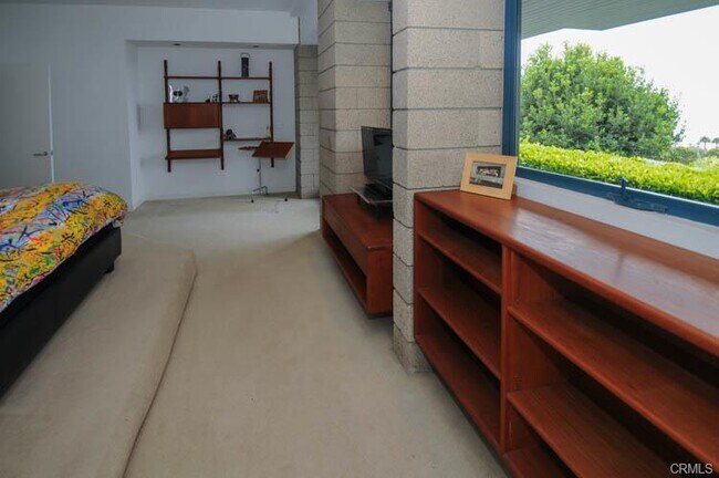 Building Photo - Custome Built Home With Ocean Views