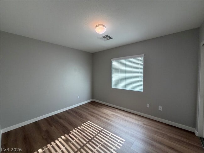 Building Photo - 2139 Meadow Green Ave