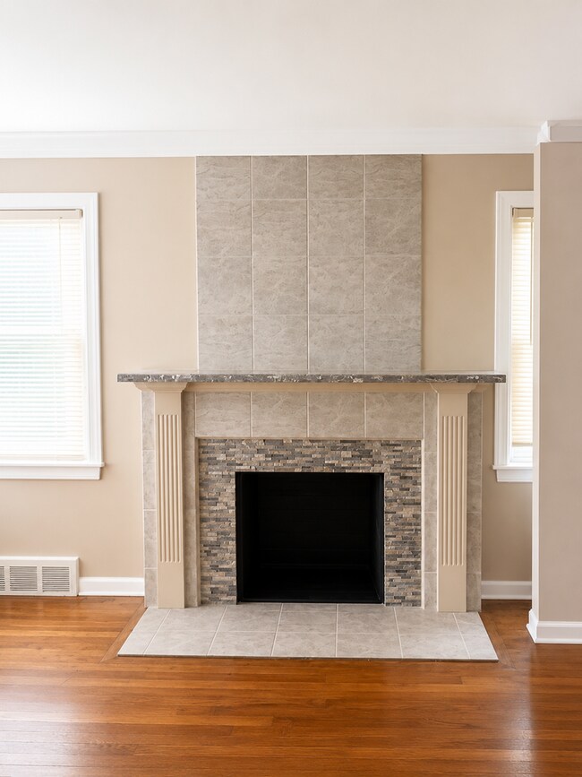 Building Photo - Upgraded Westside Bungalow Section 8 Accepted