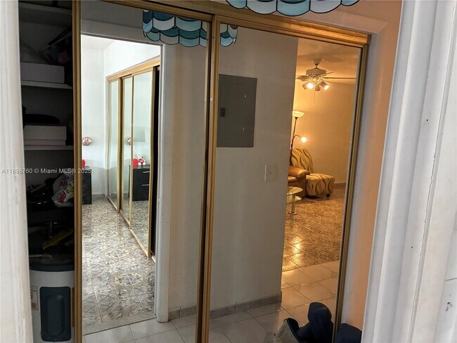 Building Photo - 141 NE 10th Ave