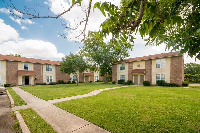 Hartford Commons - Hartford Commons Apartments